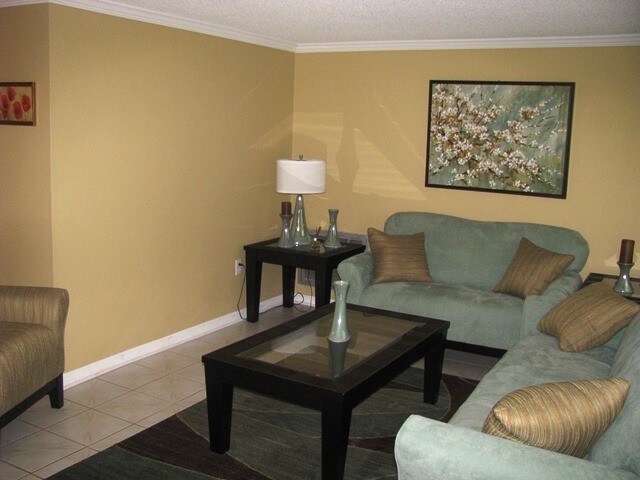 Building Photo - 8205 Edgemore Ln