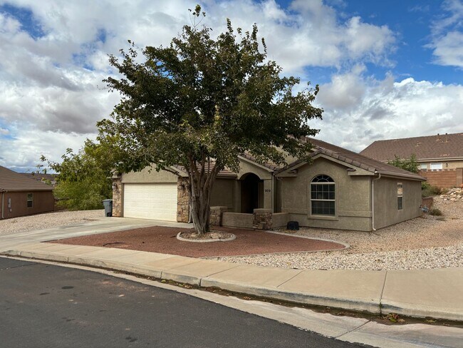 Foto del edificio - Charming 3 bed 2 bath home!