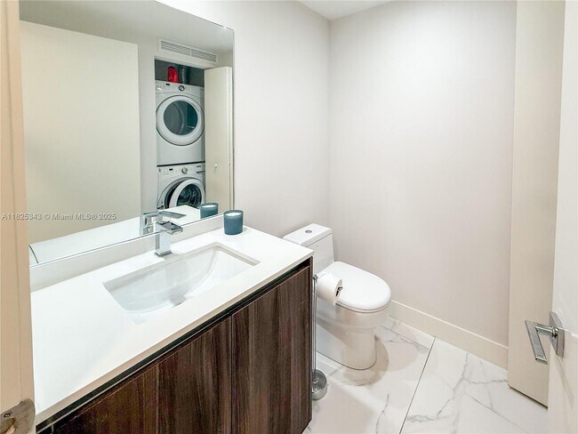 Foto del edificio - 488 NE 18th St