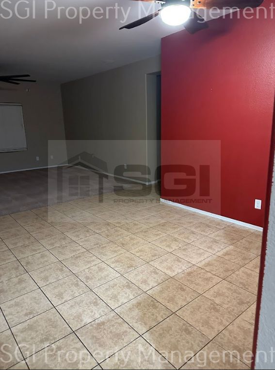 Foto del edificio - BEAUTIFUL HOME READY FOR MOVE IN!!!