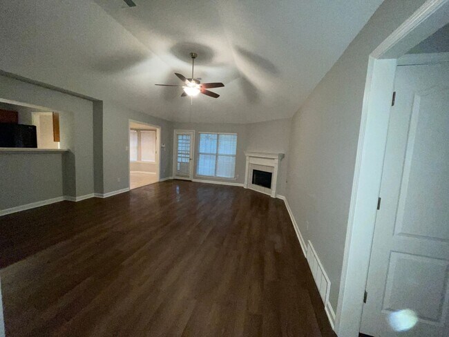 Building Photo - Leewood