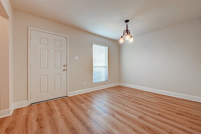 Foto del edificio - 7218 Fox Cub Ln