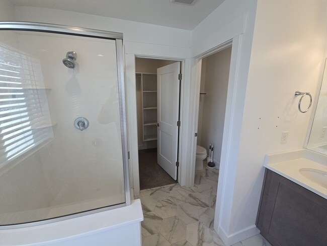 Building Photo - 754 E 950 N