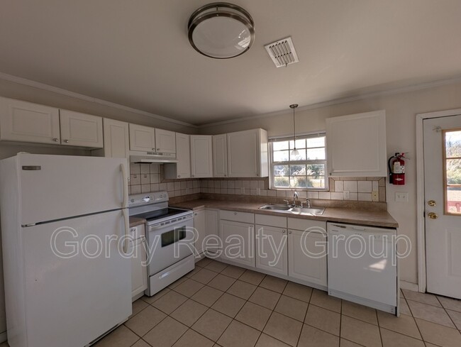 Foto del edificio - 3137 Redbud Ln