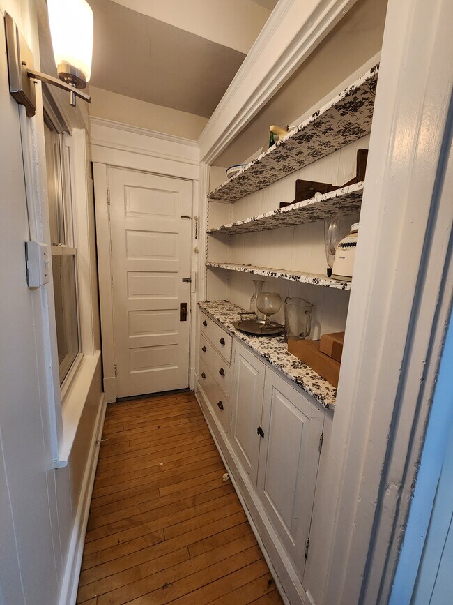 Pantry - 7408 Warren St