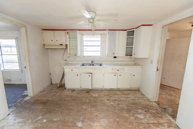 Building Photo - 448 Peach St