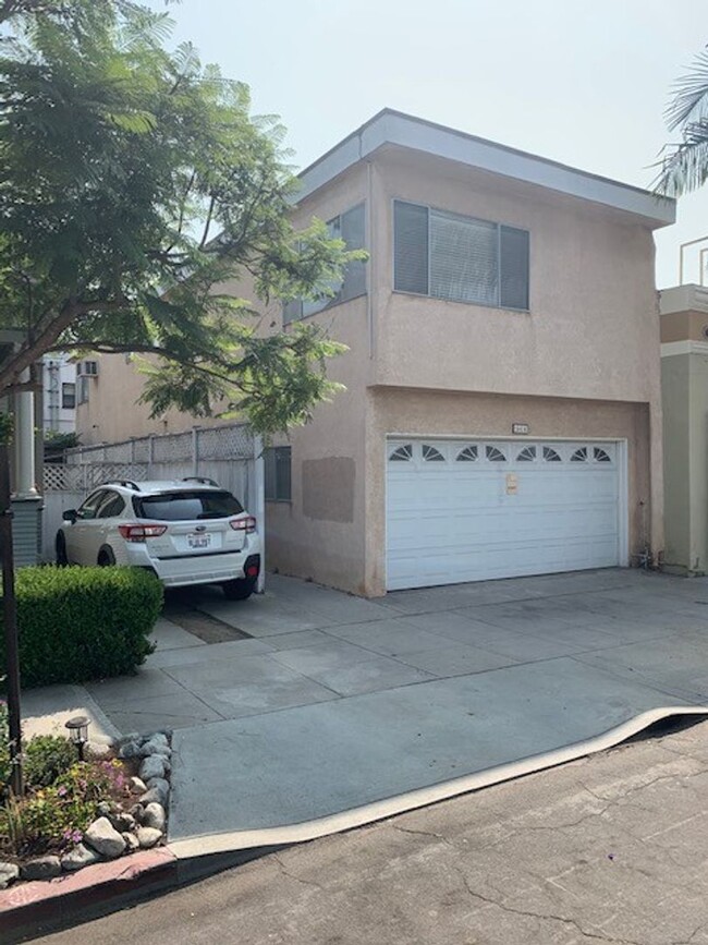 Building Photo - AMAZING REMODELED 2 BED / 2 BATH BELMONT H...