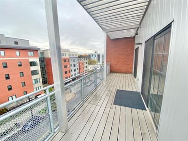 Building Photo - Two Bedroom Condo Downtown Burlington with...