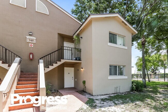 Building Photo - 948 Lake Victoria Dr