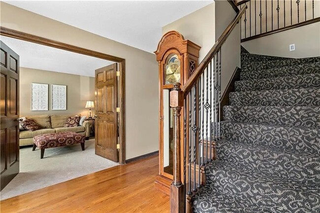 Building Photo - Huge Home in Raintree Lake!!!