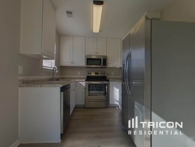 Building Photo - 1104 Waverly Pl Dr