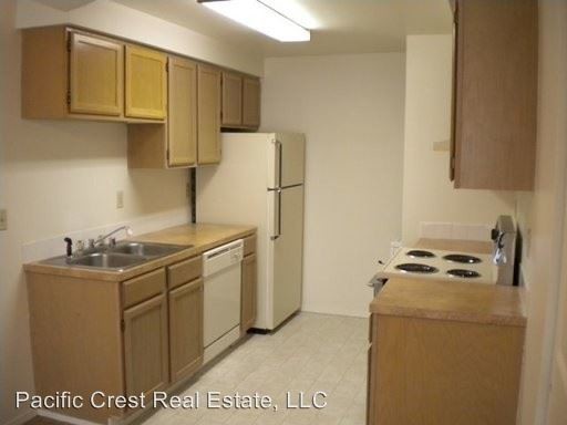 Building Photo - 617 5th Ave W