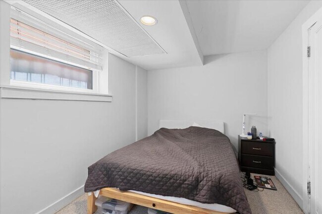 Foto del edificio - 2 bedroom in Chicago IL 60657
