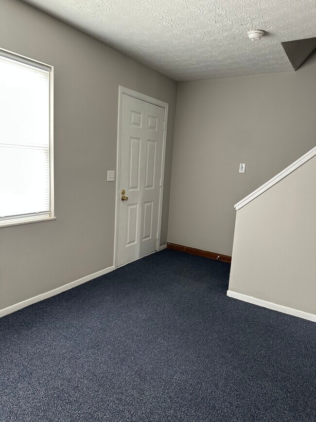 Building Photo - 2532 Sandbury Blvd