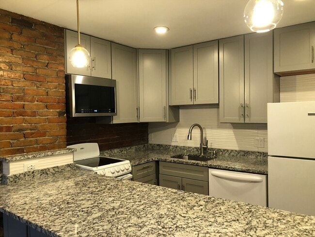 Building Photo - 24 Bradford St