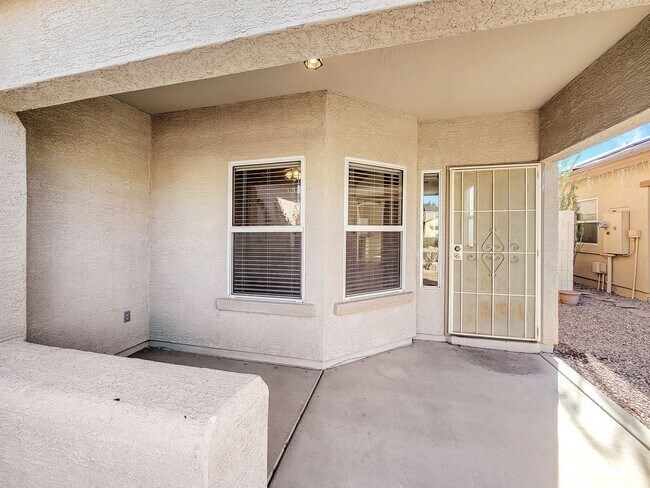 Foto del edificio - Palm Valley Goodyear with new flooring and...