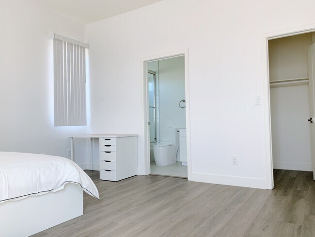 Building Photo - 1735 Magnolia Ave