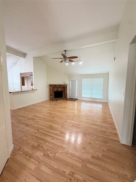 Foto del edificio - 5211 Rivertree Ln