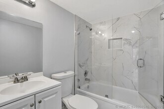 Building Photo - 4156 Inverrary Dr