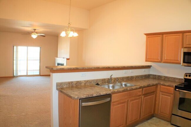 Building Photo - 460 Cameron Way