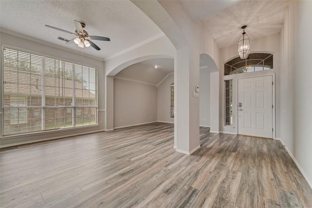 Building Photo - 5909 Meadowcrest Ln