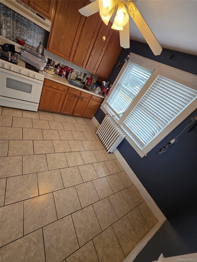 Building Photo - 121 4th St