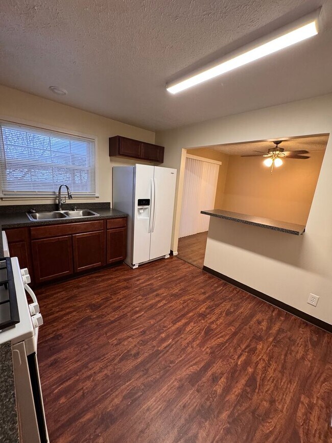 Foto del edificio - 4629 Burkey Rd