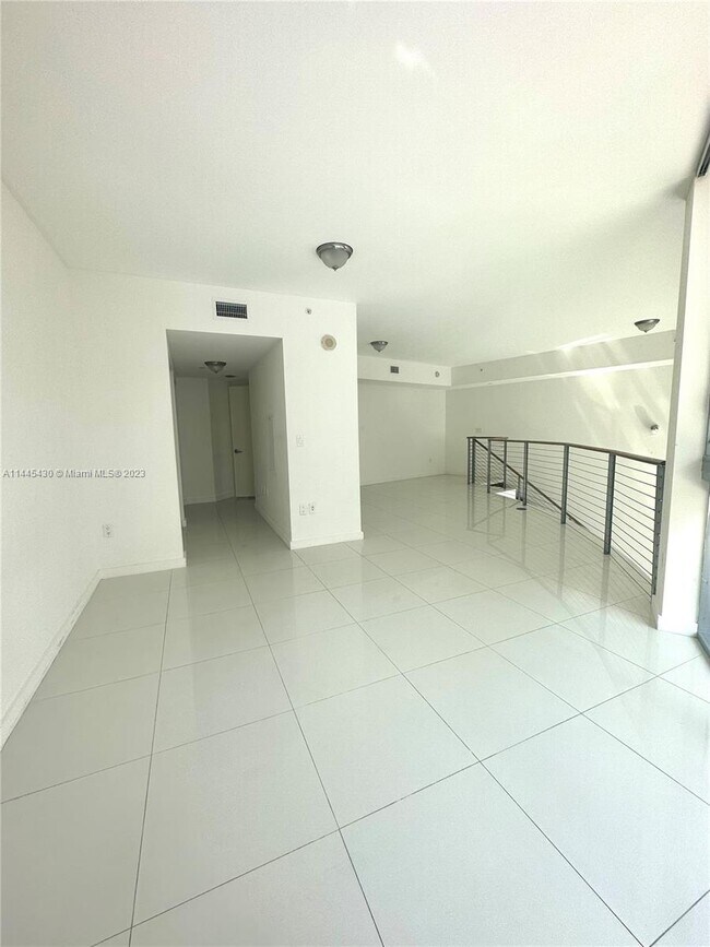 Foto del edificio - 350 S Miami Ave