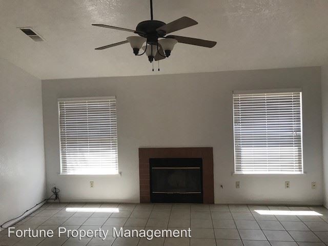Foto del edificio - 3 br, 2 bath House - 1041 N. Manzanita St.