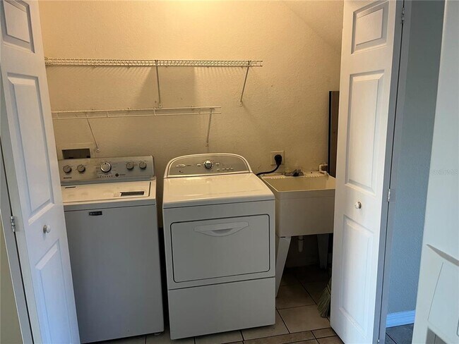 Foto del edificio - 326 CERVANTES Dr