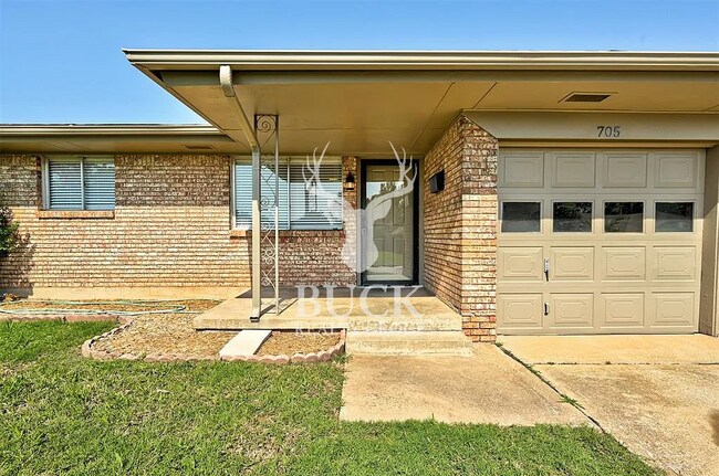 Building Photo - 705 N Dillon Ave