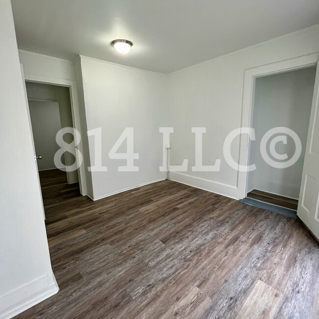 Building Photo - 401 N Mulberry St