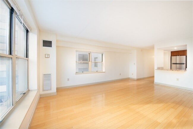 Building Photo - 82 Peterborough St