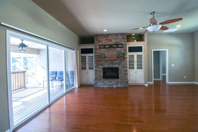 Building Photo - 6065 Spruce Point Cir