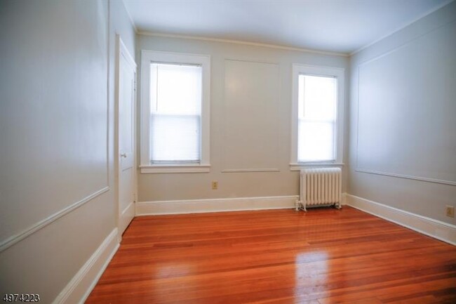 Building Photo - 1329 Alina St