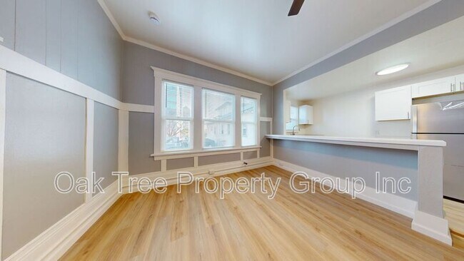 Foto del edificio - 144 Grand Ave