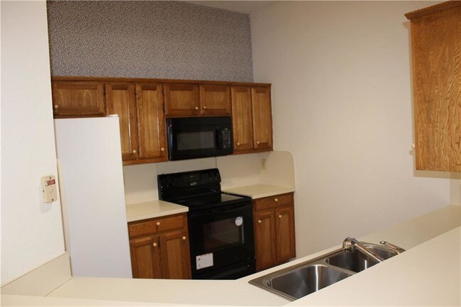 Foto del edificio - 2109 Peakwood Dr