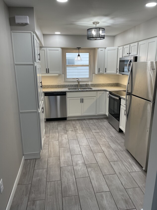 Kitchen - 1725 Liberty Dr