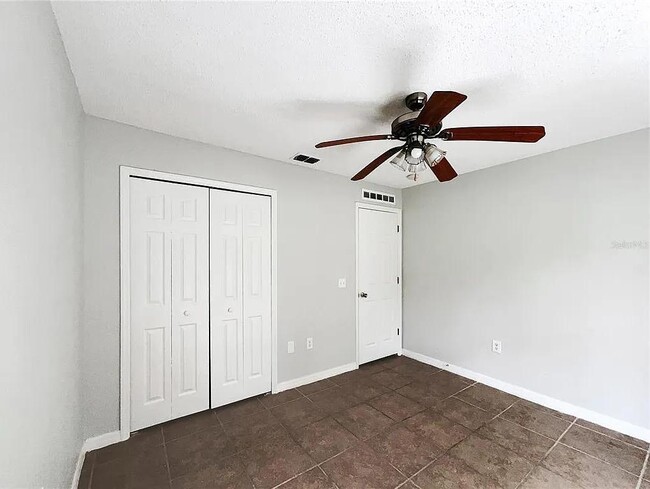 Foto del edificio - 1725 Sunset Ridge Dr