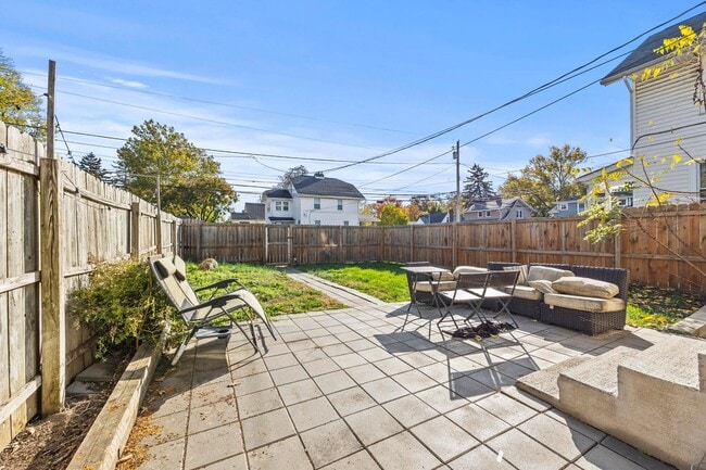 Foto del edificio - 2876 Indianola Ave