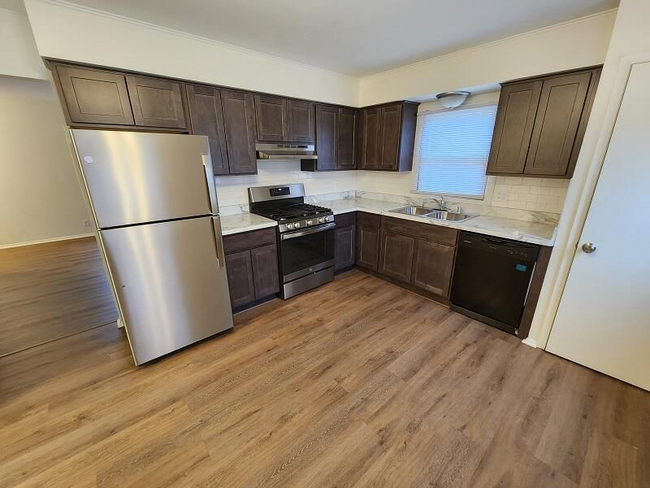 Building Photo - 109 Johnston Dr