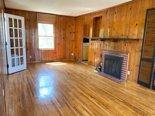 Foto del edificio - 4832 Westbrook Ln