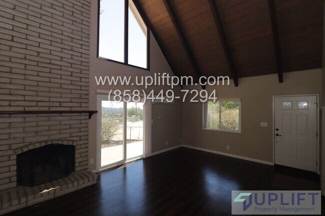Foto del edificio - Stunning Home in Granite Hills! 4 Bed 2.5 ...