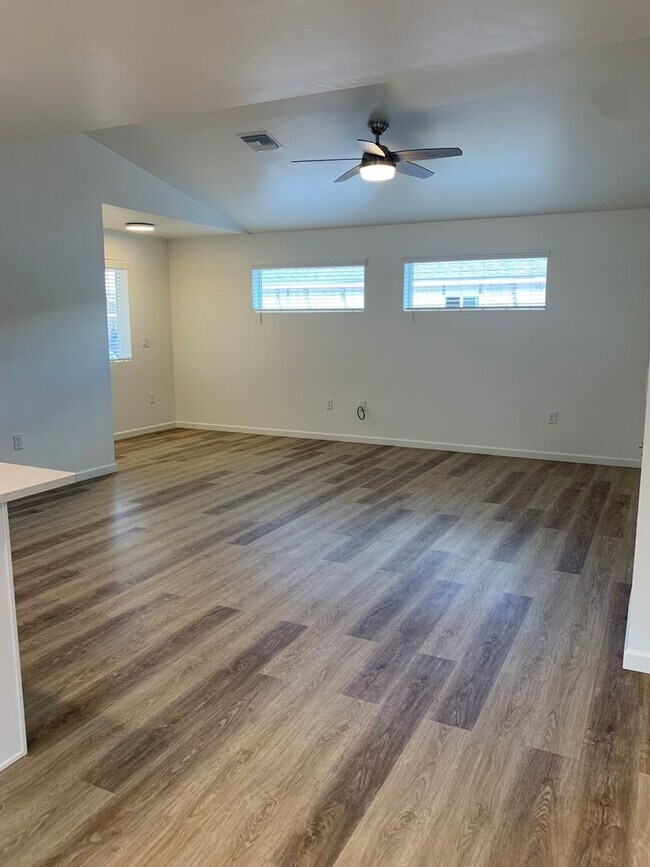 Foto del edificio - 2494 S Clovis Place-