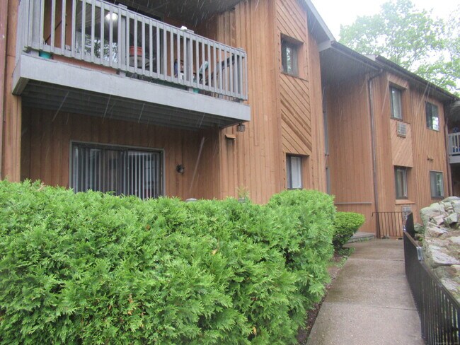 Building Photo - 67 Riverview Dr