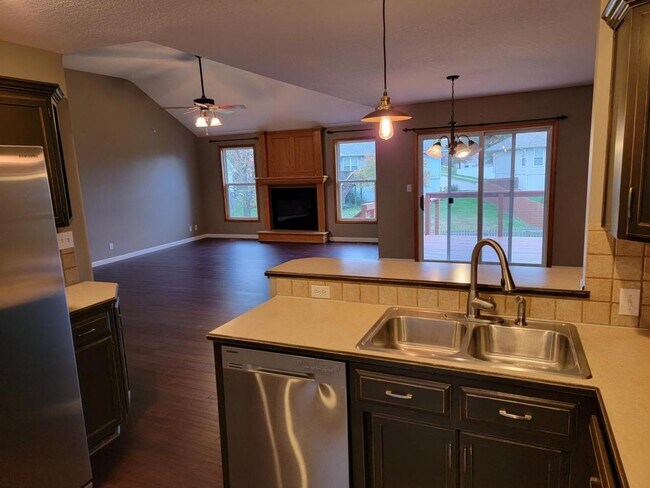 Building Photo - 2208 Thistle Cir
