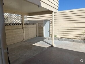 Building Photo - 4932 Larkspur St
