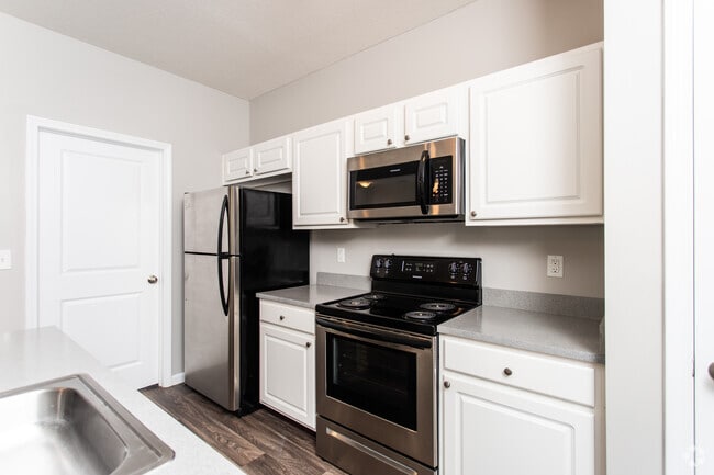 1BR, 1BA - 812 SF - Bentley Flat - The Villages at Waggoner Park Apartment