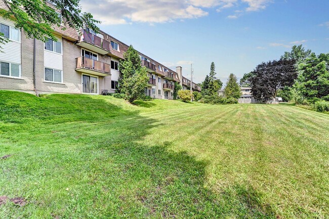 Photo du bâtiment - Forfar Street Apartments