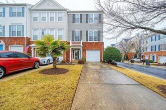 Building Photo - 11 Annacey Pl